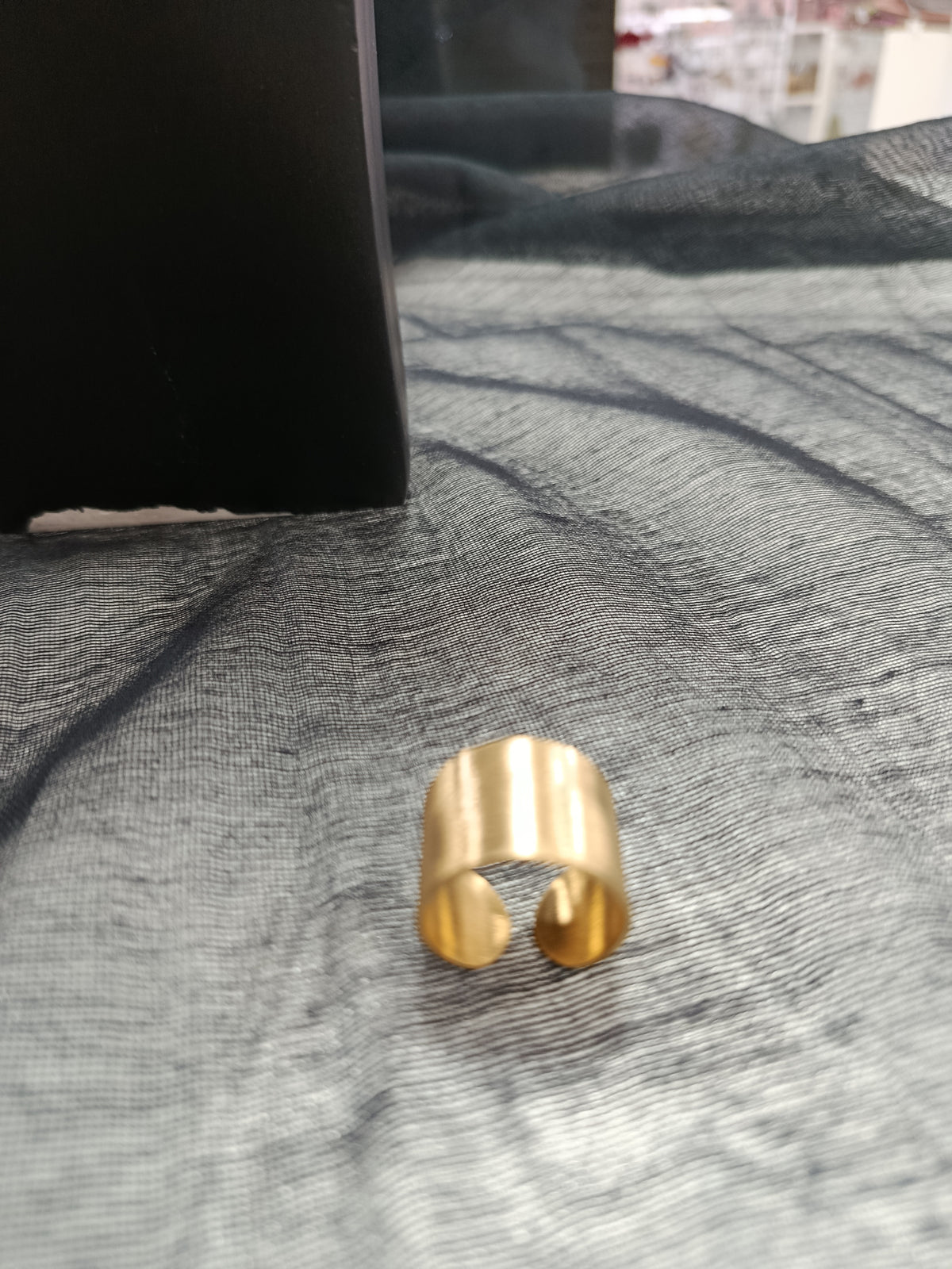 Anillo acero dorado mate abierto