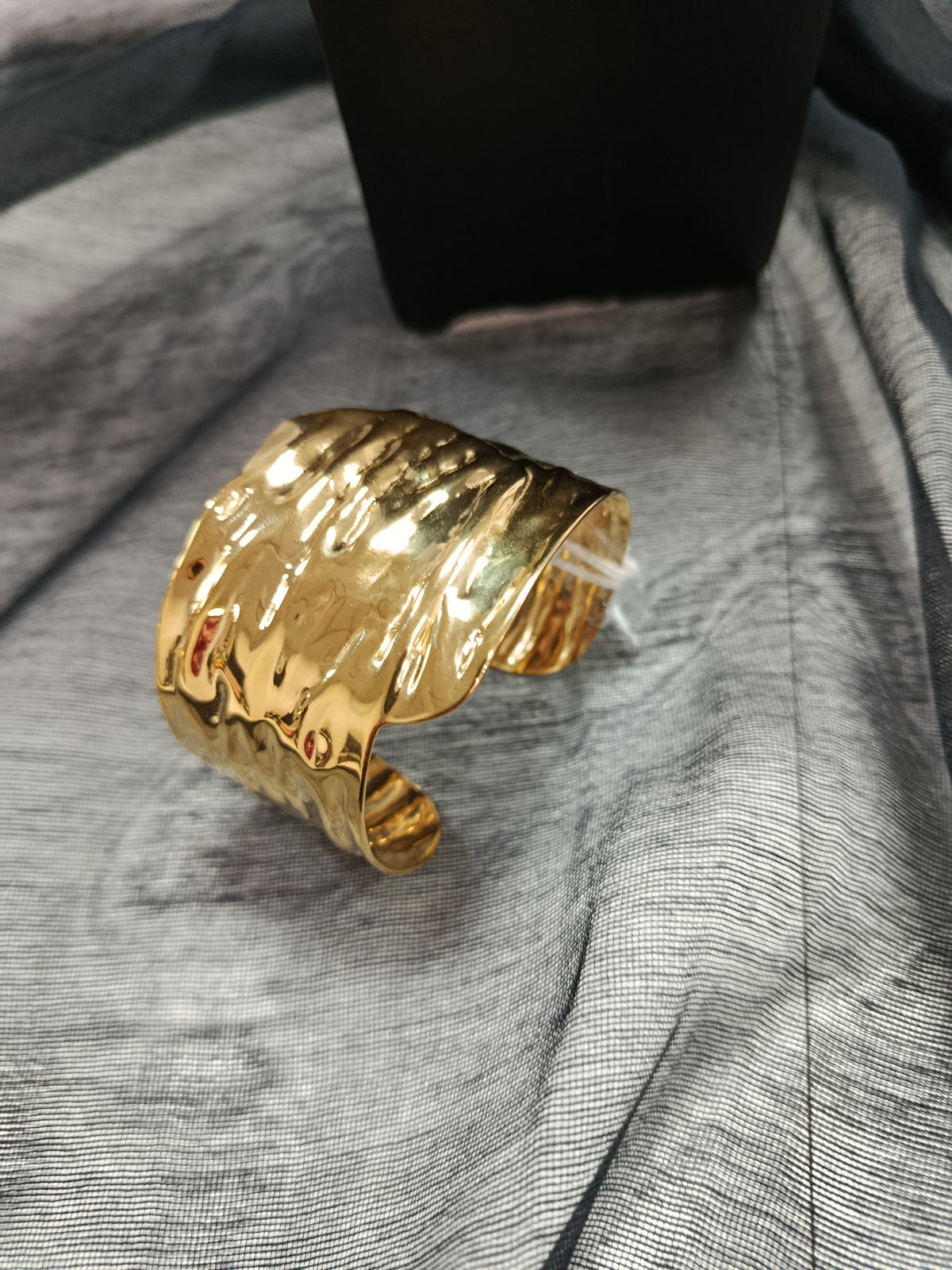 Brazalete acero dorado, abierto y rígido, Moments