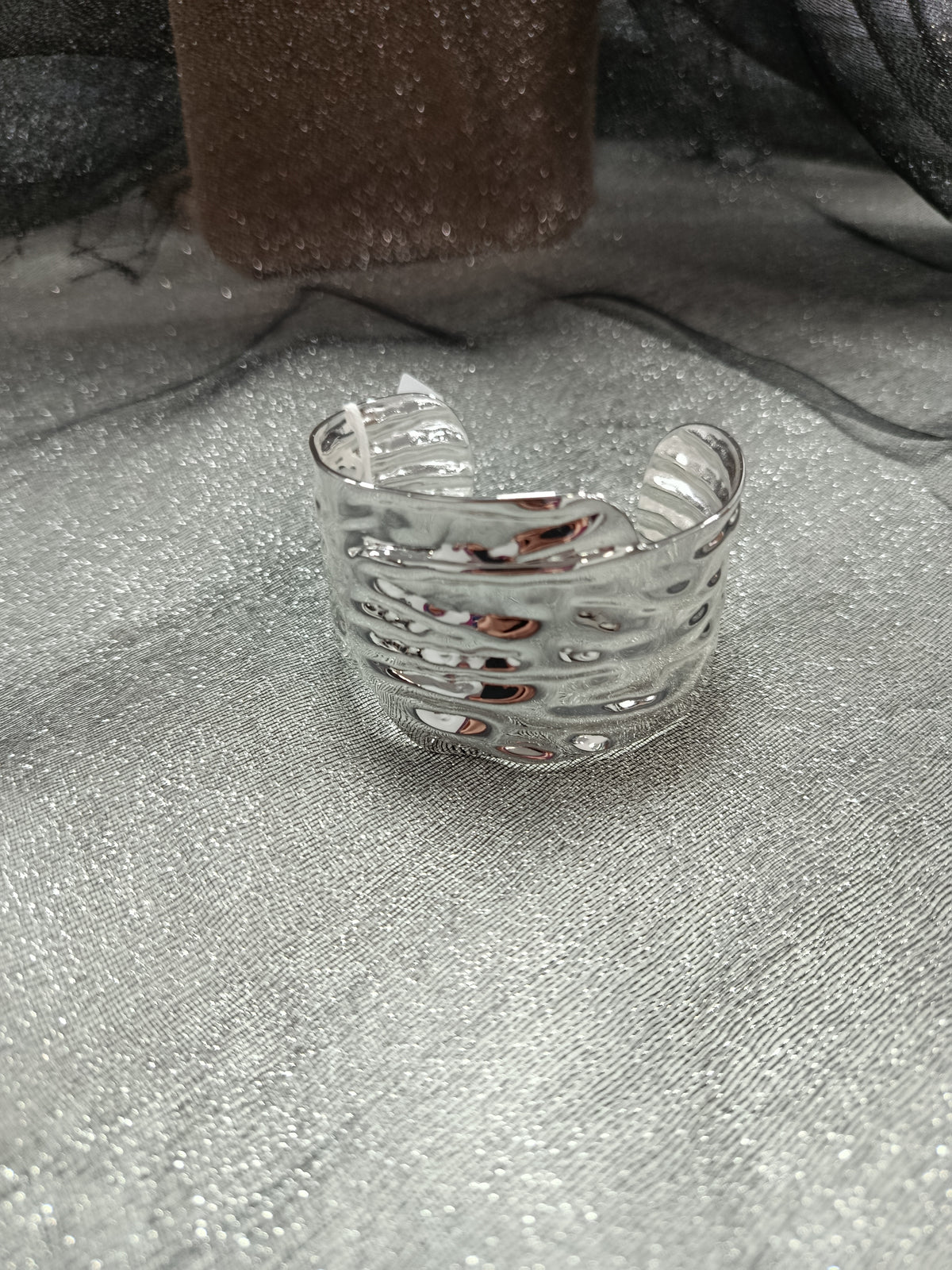 Brazalete abierto acero, Moments