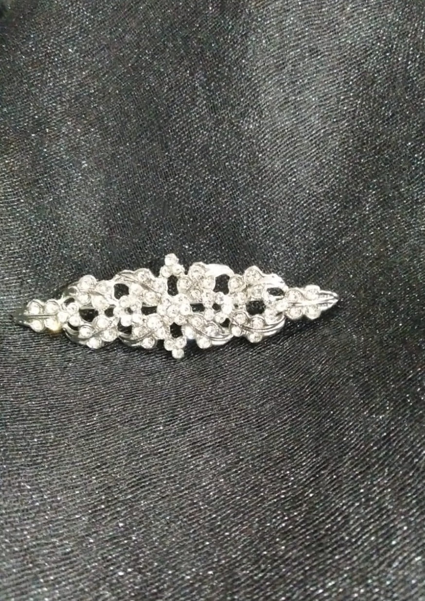 Broche mantilla plateado