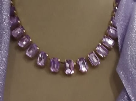 Gargantilla de cristal morada