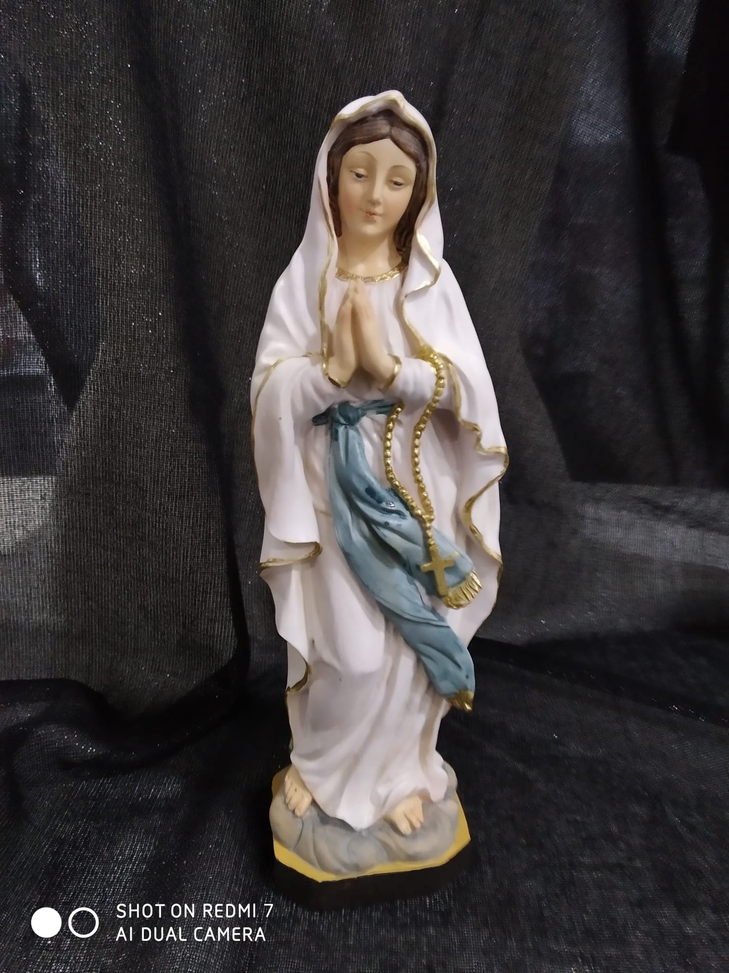 Figura religiosa Virgen de Lourdes, resina, 20cm.