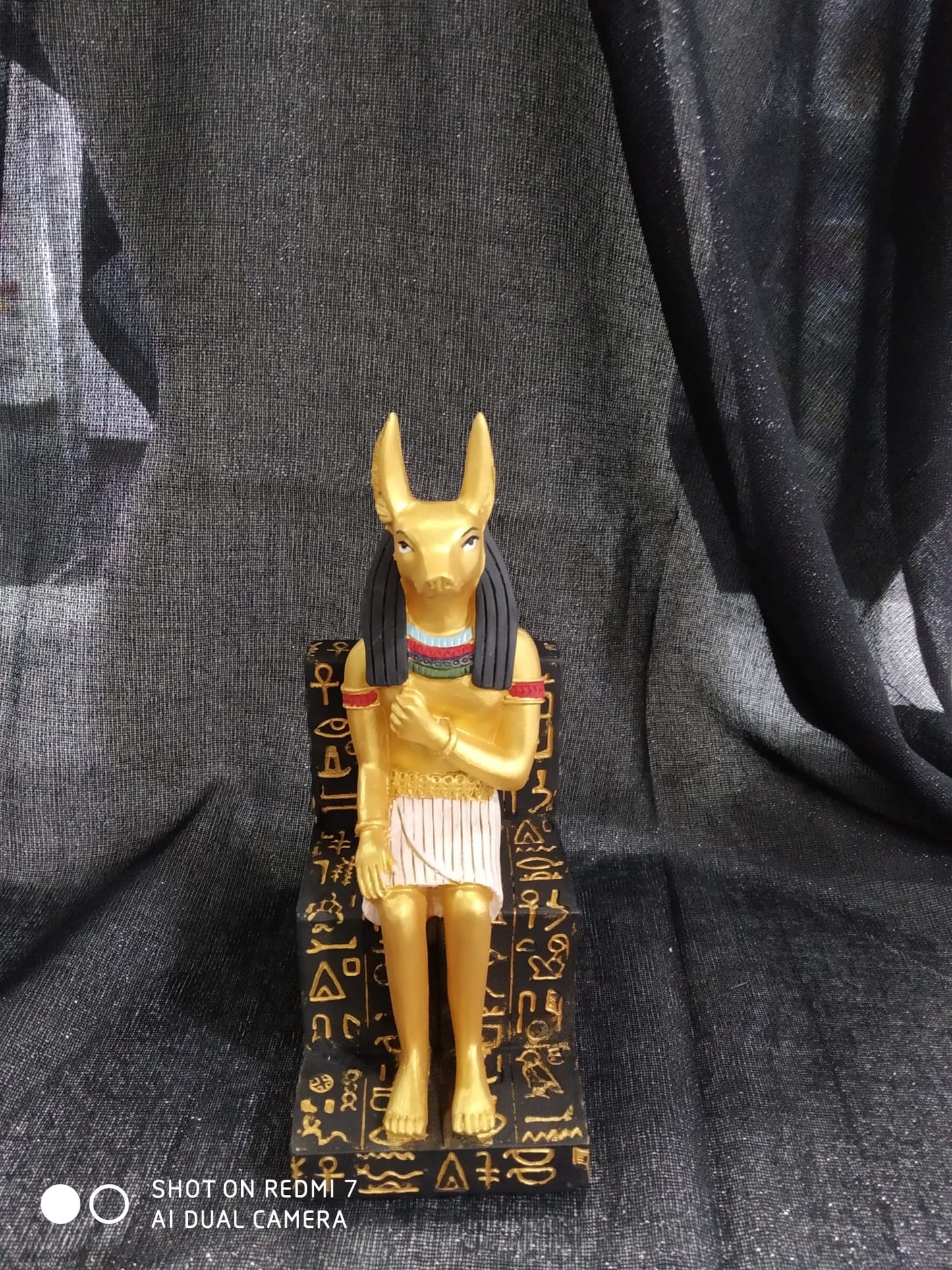 Figura Egipto Anubis sentado, dorado, 16cm.resina
