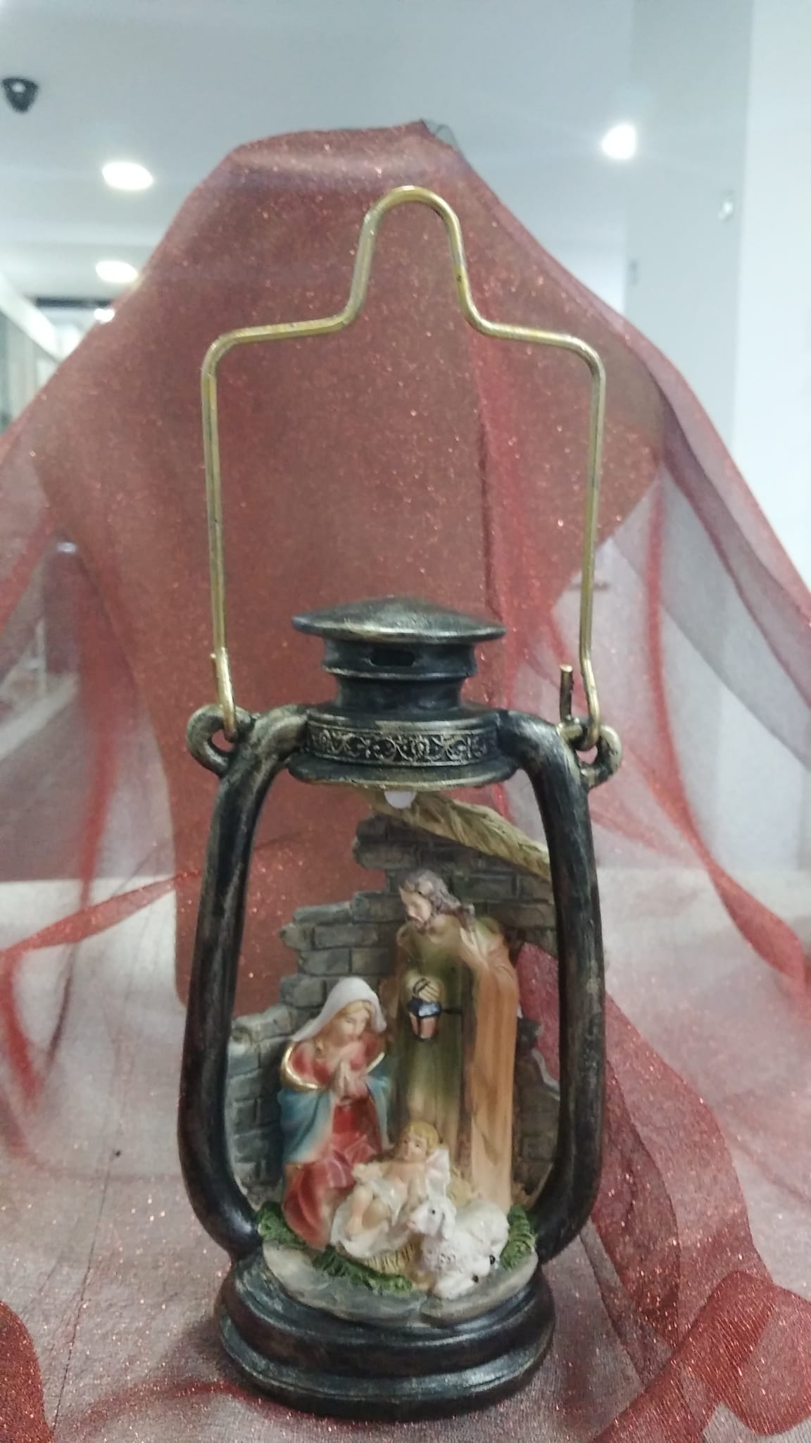 Figura religiosa Nacimiento en farol 17 cm.