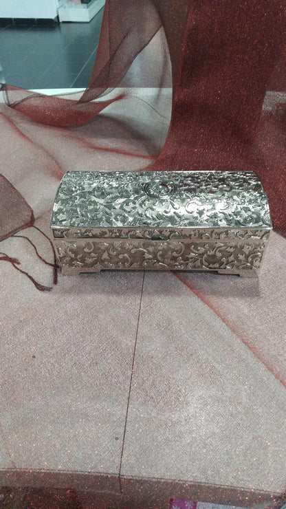 Joyero caja metal repujada 17 cm.