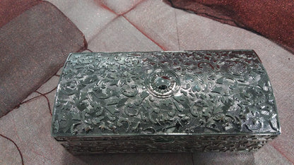 Joyero caja metal repujada 17 cm.