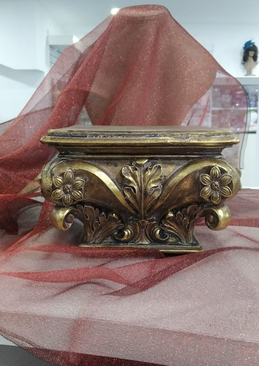 Decoración Ménsula dorada cuadrada 21 cm.