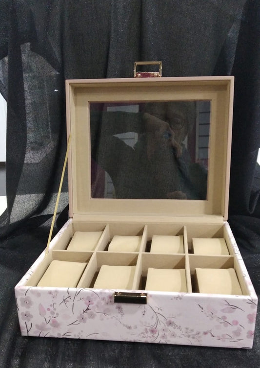 Caja 8 relojes 22.5 x19.5x 9.5.