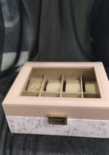 Caja 8 relojes 22.5 x19.5x 9.5.
