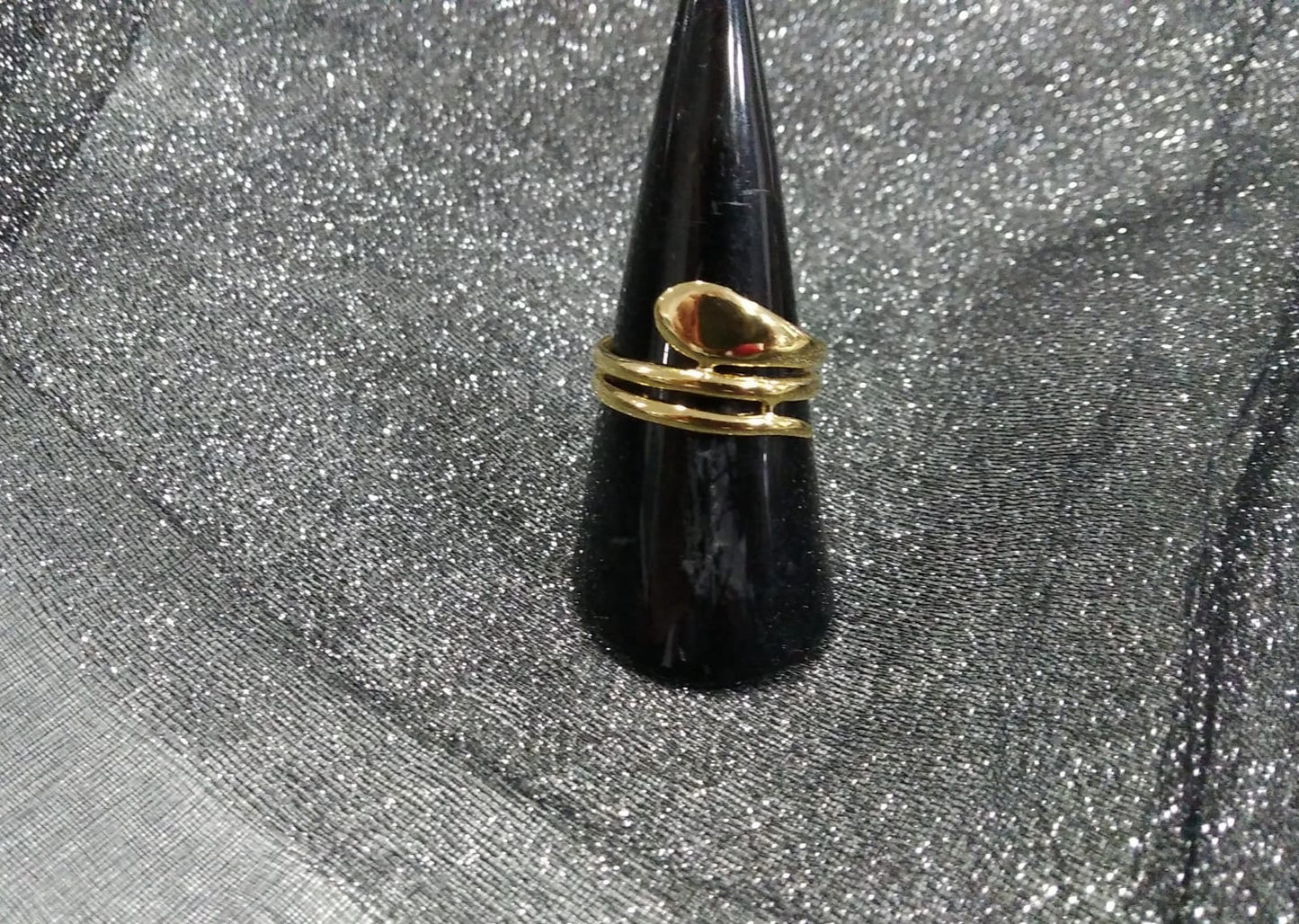 Anillos de acero oro espiral.