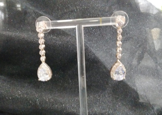 Pendientes dorados con cristal