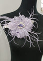 Broche con plumas y cristal malva