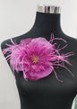 Broche fucsia con plumas y cristal