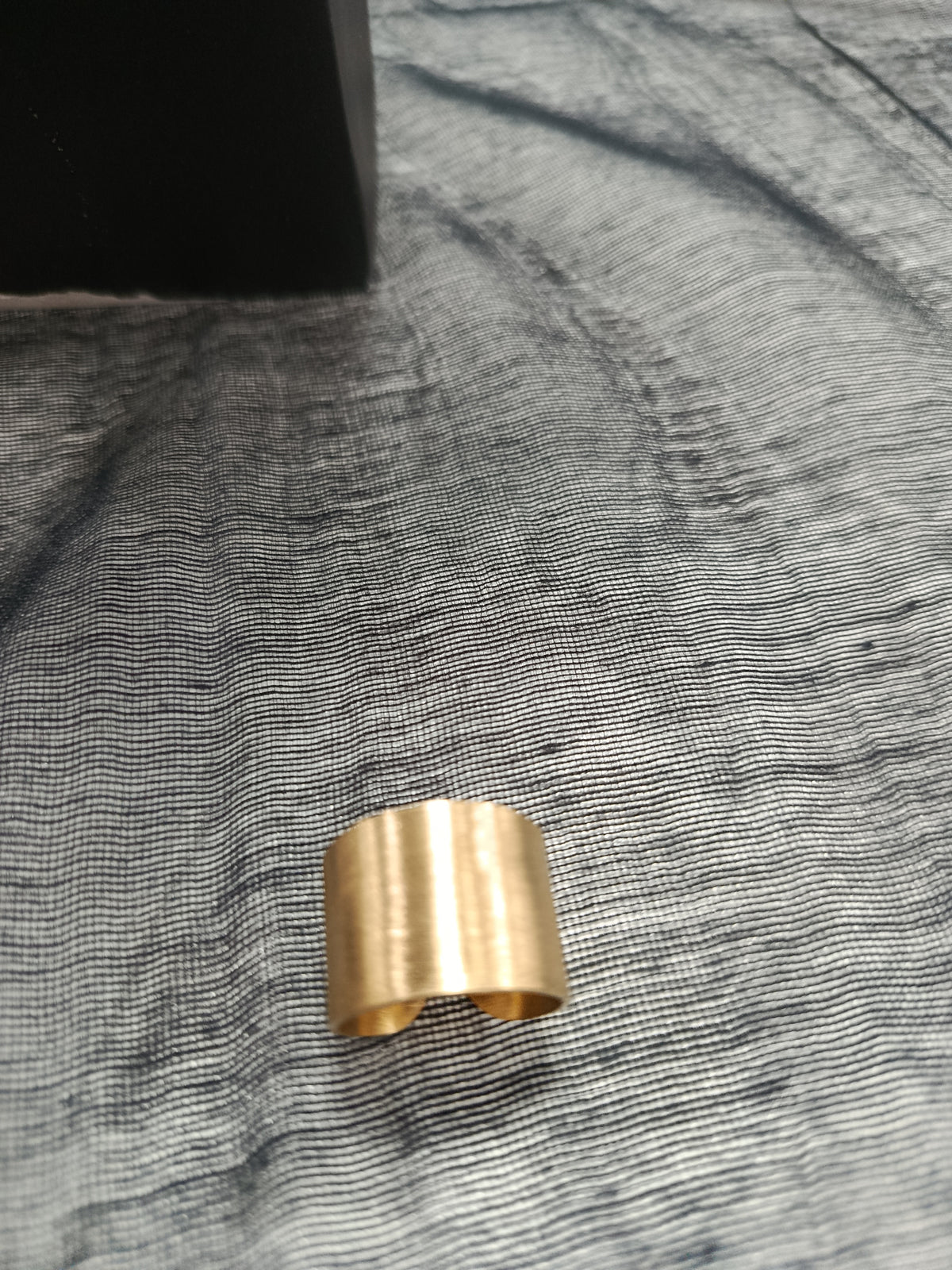 Anillo acero dorado  mate abierto