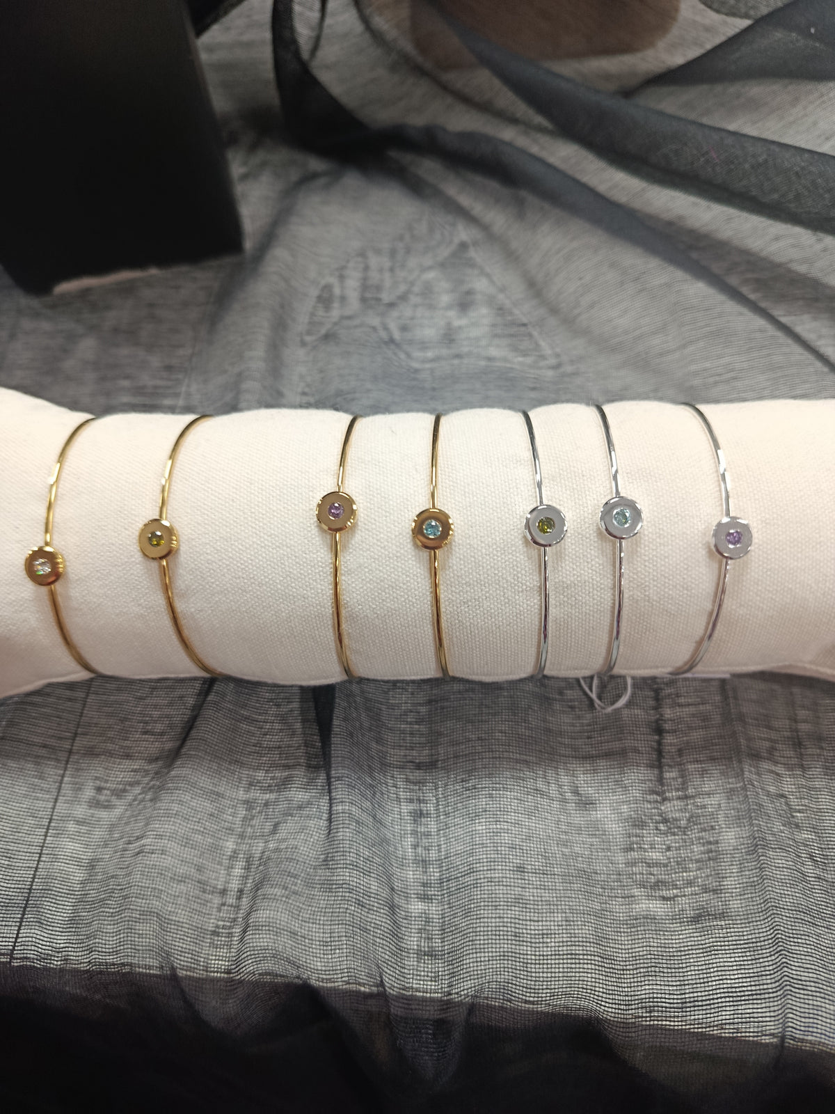 Pulsera rígida acero, círculo con cristal en color, transparente, azul, verde y morado, Moments