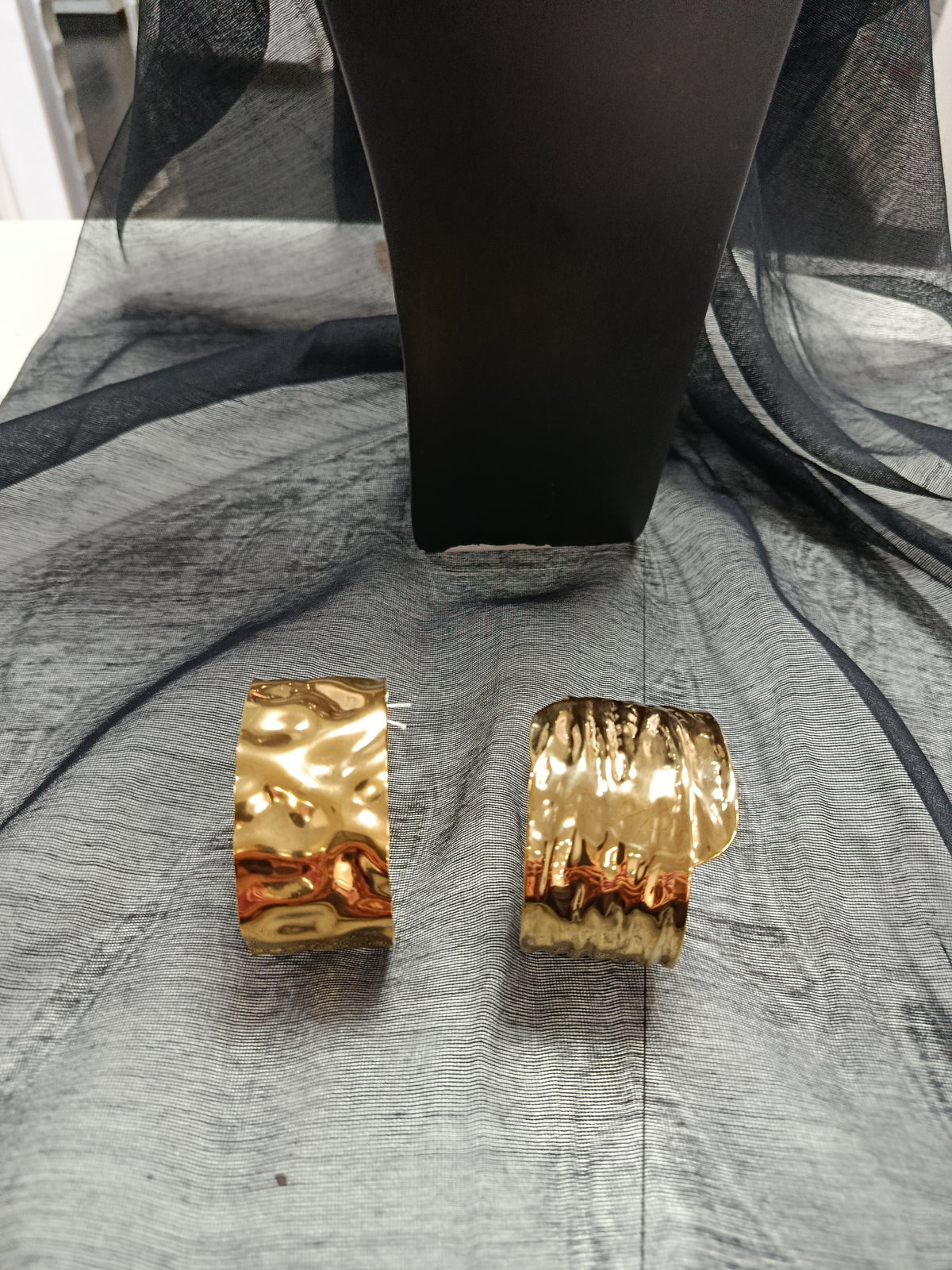 Brazalete acero dorado, abierto y rígido, Moments