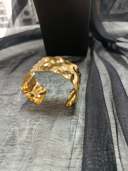 Brazalete acero dorado, rígido y abierto