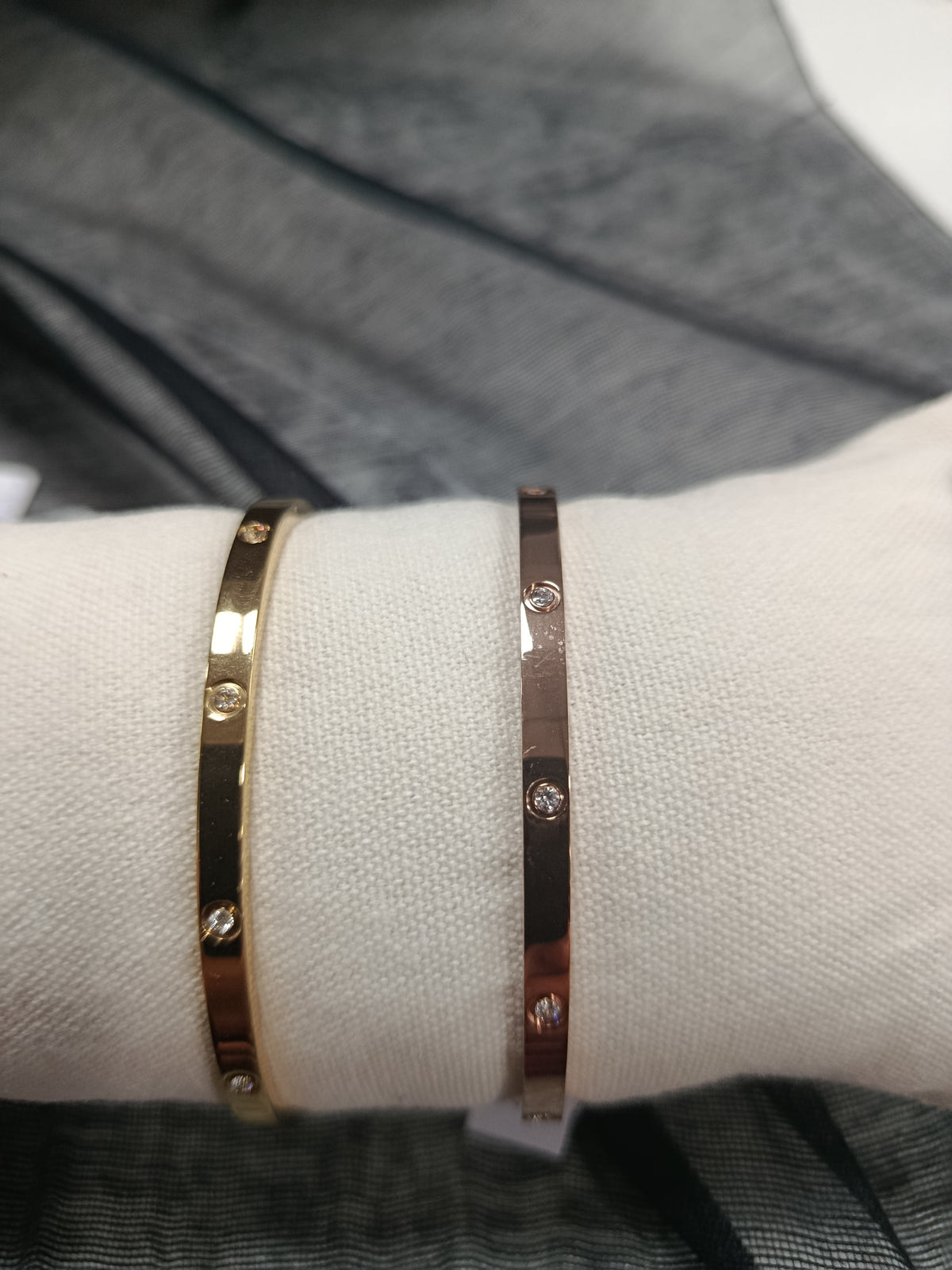 Pulsera, brazalete, rígido cerrado, dorado, plateado y dorado rosa con cristal, Moments