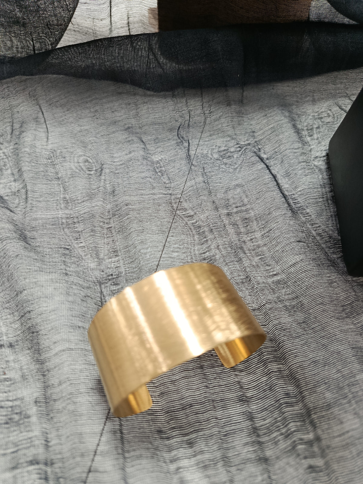 Brazalete acero dorado mate rígido