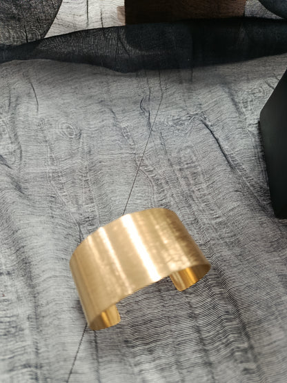 Brazalete acero dorado mate rígido