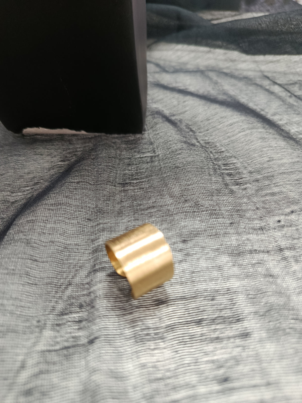 Anillo acero dorado  mate abierto