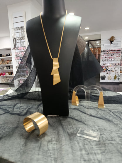 Colgante acero dorado ajustable