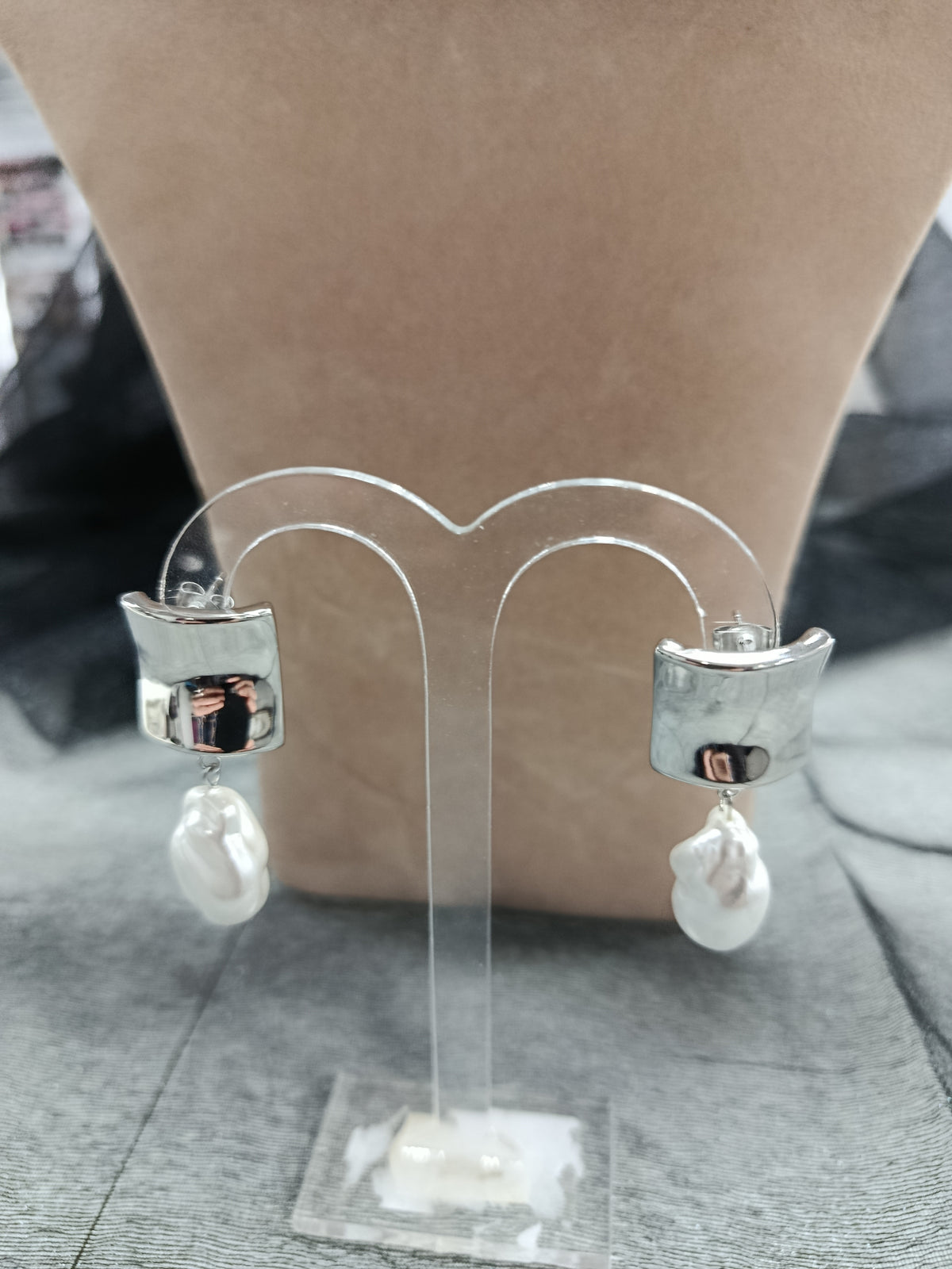 Pendientes acero plateado con perlas, Moments